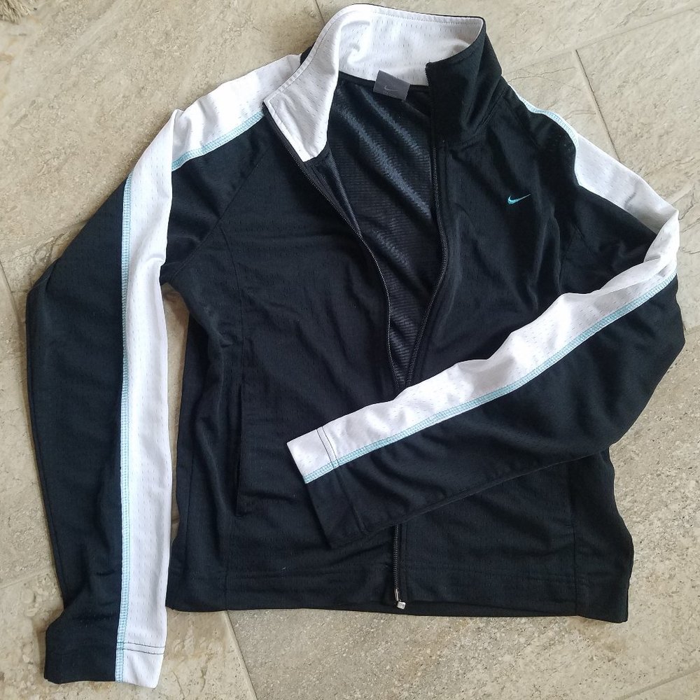 Light weight Nike zip up jacket medium euc